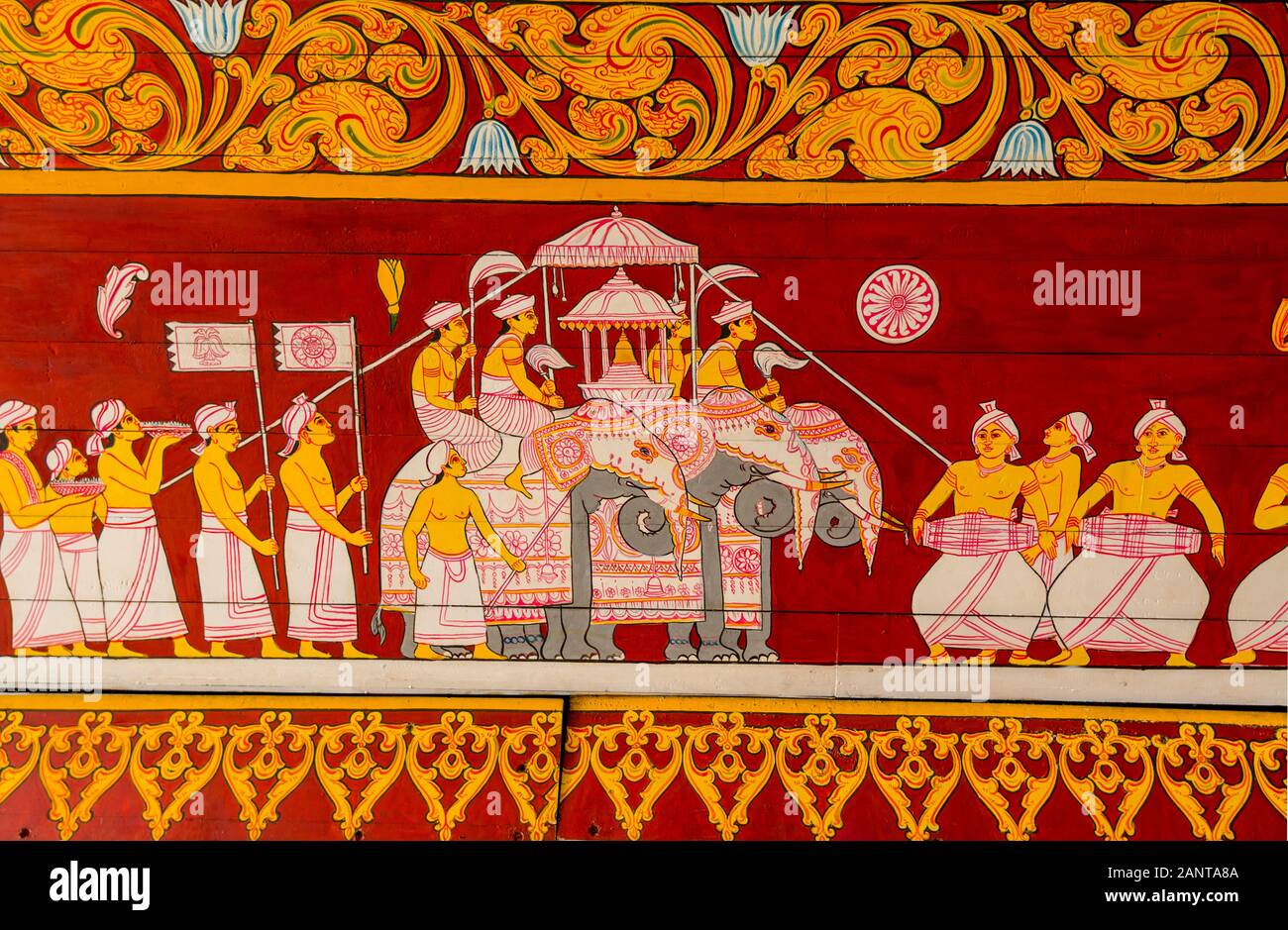 Des peintures religieuses sur le mur de Sri Dalada Maligawa ou le Temple de la Dent Sacrée, un temple bouddhiste dans la ville de Kandy, Sri Lanka. whi Banque D'Images