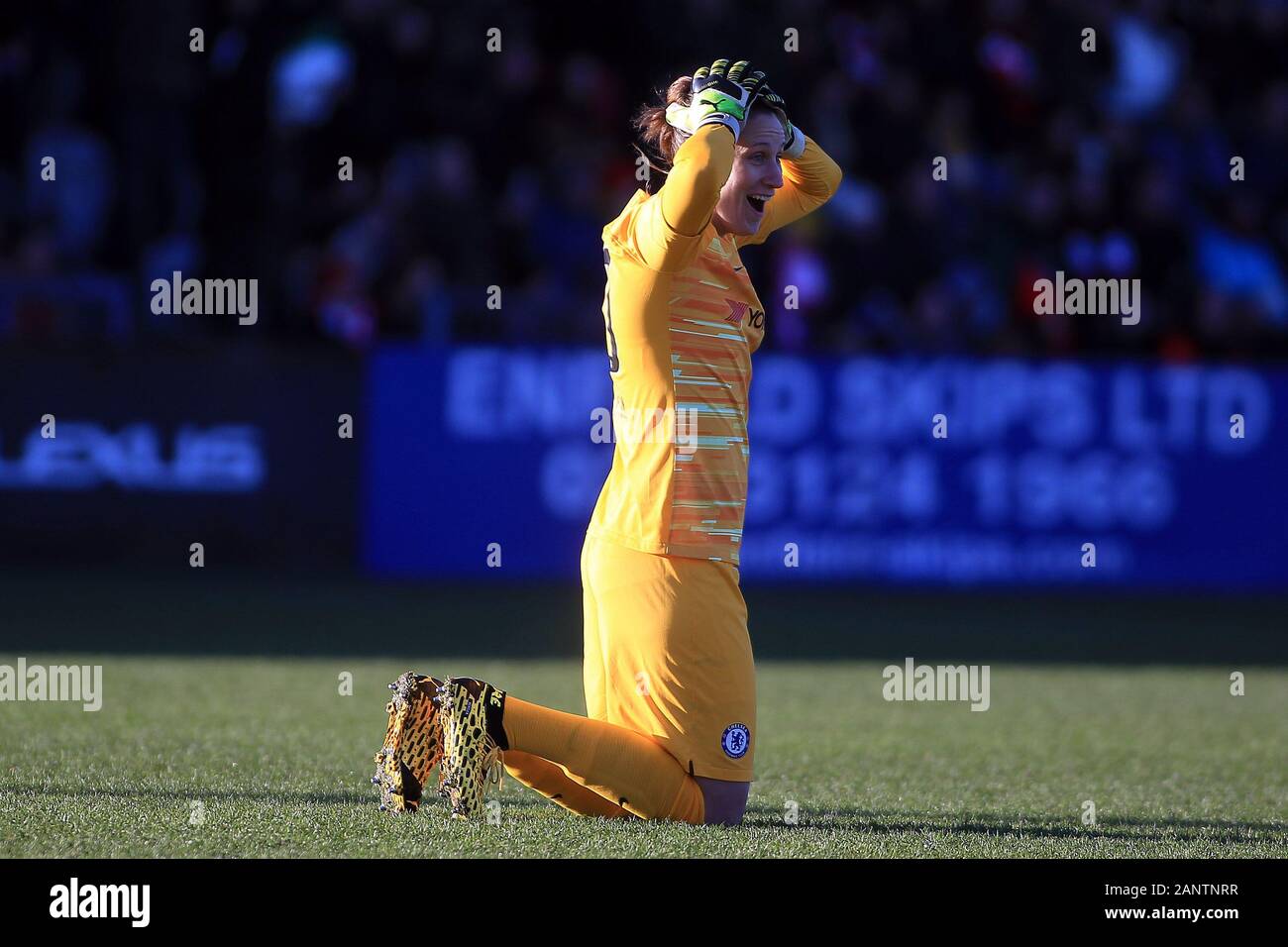 Ann-Katrin Berger, le gardien de Chelsea Femmes réagit et a l'air stupéfait après Sophie le single de Chelsea les scores des femmes Le troisième but de son équipe. Barclays FA Womens superleague, Arsenal Femmes v Chelsea femmes à Meadow Park à Borehamwood Herts, le dimanche 19 janvier 2020. Cette image ne peut être utilisé qu'à des fins rédactionnelles. Usage éditorial uniquement, licence requise pour un usage commercial. Aucune utilisation de pari, de jeux ou d'un seul club/ligue/dvd publications. pic par Steffan Bowen/Andrew Orchard la photographie de sport/Alamy live news Banque D'Images