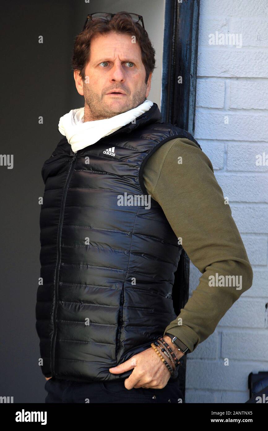 Manchester, UK. 19 Jan, 2020. Gérant de l'équipe Arsenal Womens Joe Montemurro regarde avant de lancer. Barclays FA Womens superleague, Arsenal Femmes v Chelsea femmes à Meadow Park à Borehamwood Herts, le dimanche 19 janvier 2020. Cette image ne peut être utilisé qu'à des fins rédactionnelles. Usage éditorial uniquement, licence requise pour un usage commercial. Aucune utilisation de pari, de jeux ou d'un seul club/ligue/dvd publications. pic par Steffan Bowen/Andrew Orchard la photographie de sport/Alamy live news Crédit : Andrew Orchard la photographie de sport/Alamy Live News Banque D'Images