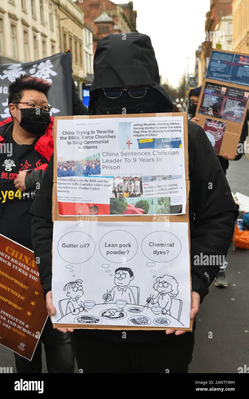19 janvier 2020, Glasgow, Écosse, Royaume-Uni. Des étudiants de la « démocratie pour Hong Kong en Écosse » protestent dans le centre-ville de Glasgow contre le traitement réservé par le gouvernement chinois aux résidents de Hong Kong en dépeignant des scènes de troubles et de la police de Hong Kong. Un orateur d'Amnesty International a également pris la parole à l'événement Banque D'Images