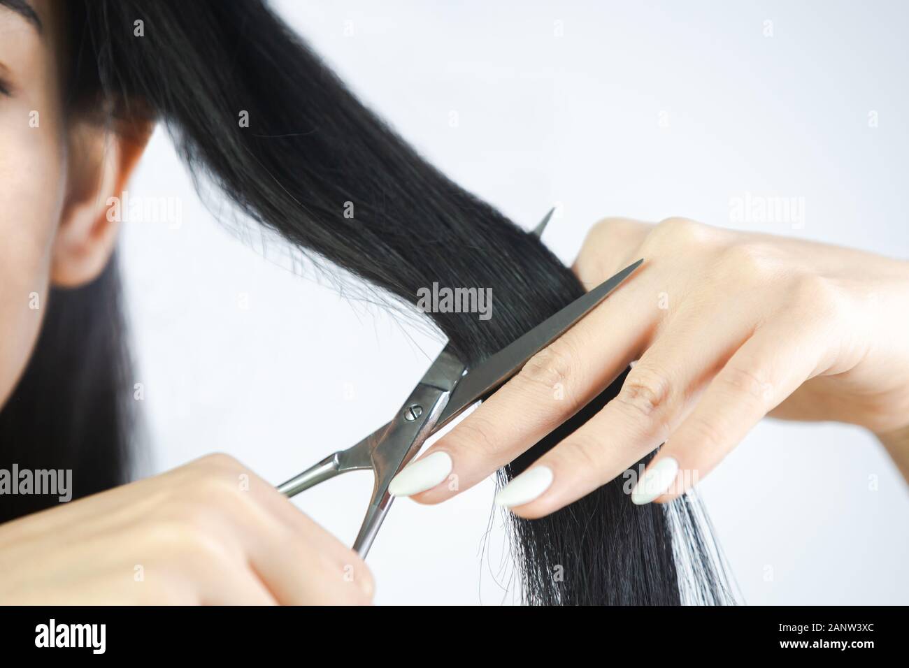 Coupe femme ses longs cheveux. Banque D'Images