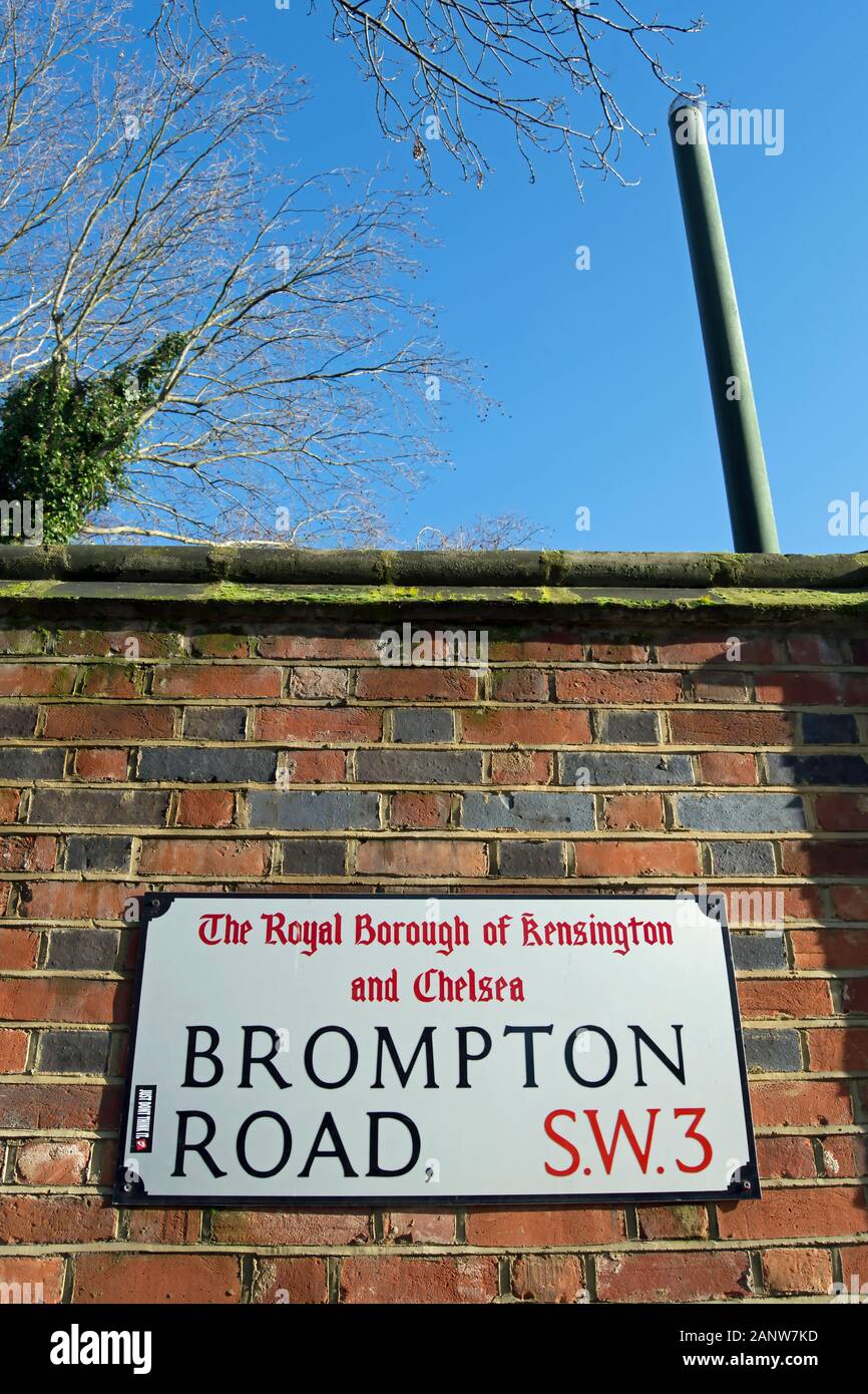 Nom de rue signe pour Brompton Road, South Kensington, Londres, Angleterre Banque D'Images