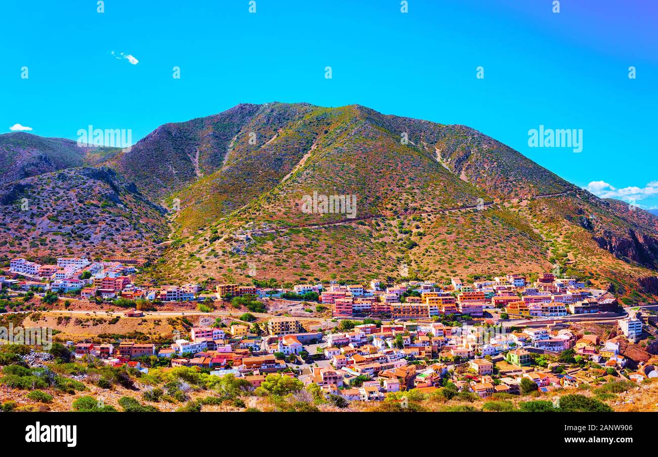 Buggerru la ville et les montagnes au sud de la Sardaigne reflex Banque D'Images