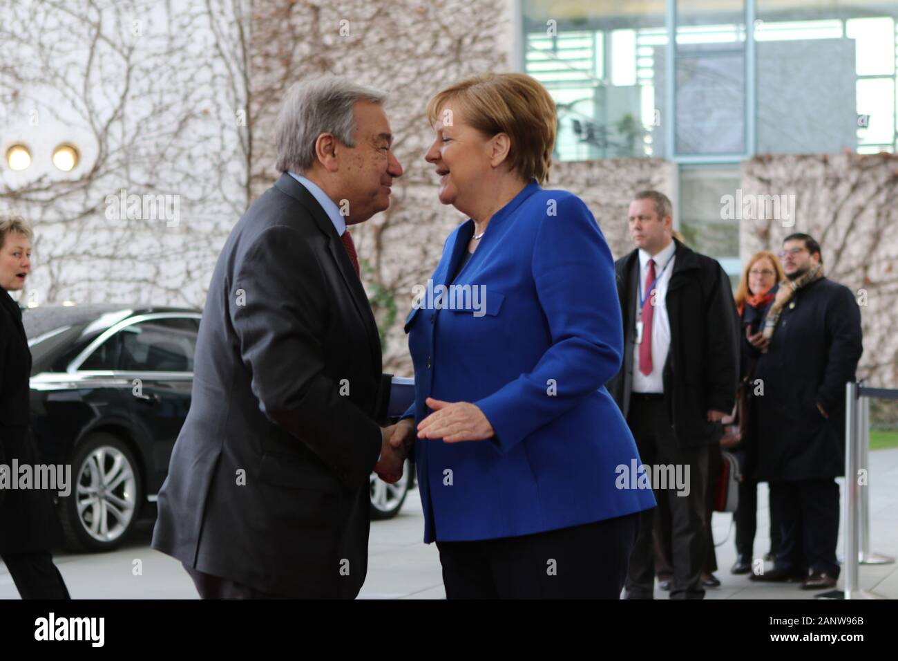 01/19/2020, Berlin, Allemagne. Angela Merkel reçoit le secrétaire général de l'ONU, António Guterres dans la cour de la chancellerie. La chancelière Angela Merkel vous invite à la conférence sur la Libye à Berlin le 19 janvier 2020. Le but de ce processus est d'appuyer les efforts de l'Organisation des Nations Unies pour un État souverain et la Libye pour le processus de réconciliation nationale libyenne par le biais d'un groupe d'Etats et organisations internationales. Banque D'Images