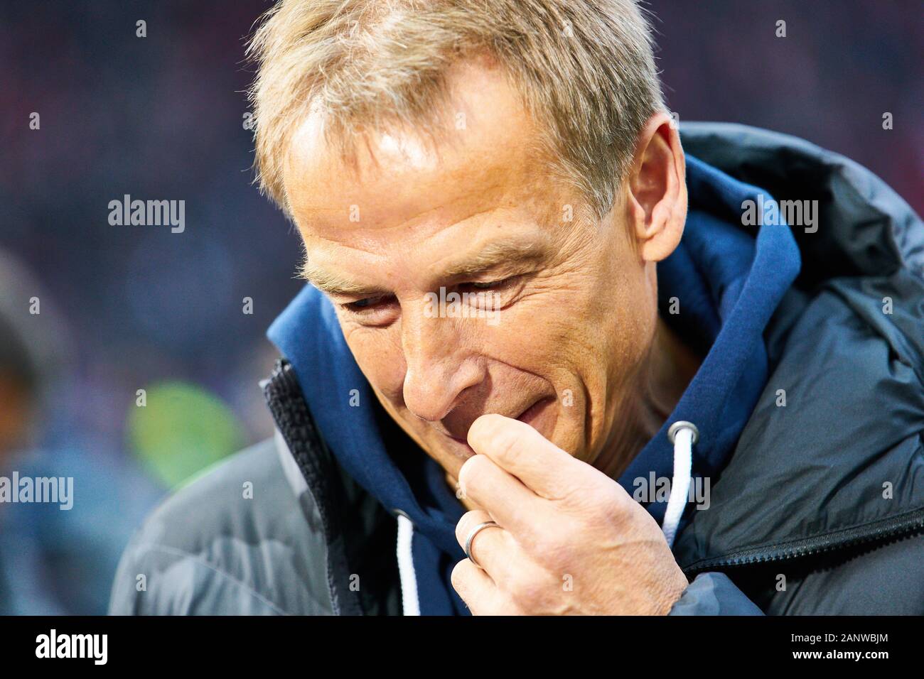 Berlin-Munich Football , Berlin, Jan 19, 2020. Jürgen Klinsmann, headcoach Hertha, team manager, demi-taille, portrait, Hertha BSC Berlin - FC BAYERN MUNICH - DFL RÈGLEMENT INTERDIT TOUTE UTILISATION DES PHOTOGRAPHIES comme des séquences d'images et/ou quasi-vidéo - 1.ligue de soccer allemand , Berlin, 19 janvier 2020. Saison 2019/2020, journée 18, © Peter Schatz / Alamy Live News Banque D'Images