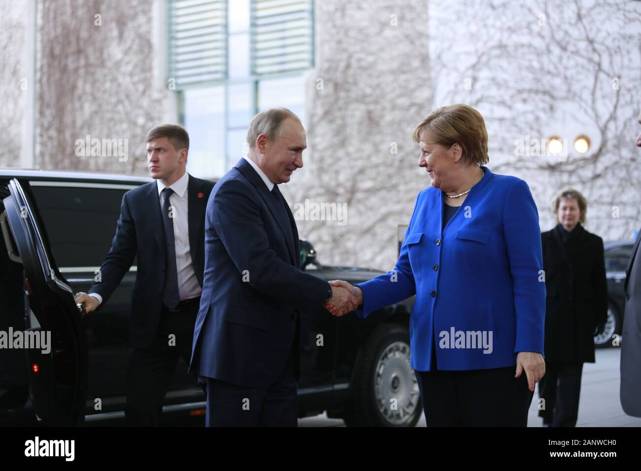 01/19/2020, Berlin, Allemagne. Angela Merkel reçoit le Wladimir Poutine dans la cour de la chancellerie. La chancelière Angela Merkel vous invite à la conférence sur la Libye à Berlin le 19 janvier 2020. Le but de ce processus est d'appuyer les efforts de l'Organisation des Nations Unies pour un État souverain et la Libye pour le processus de réconciliation nationale libyenne par le biais d'un groupe d'Etats et organisations internationales. Banque D'Images