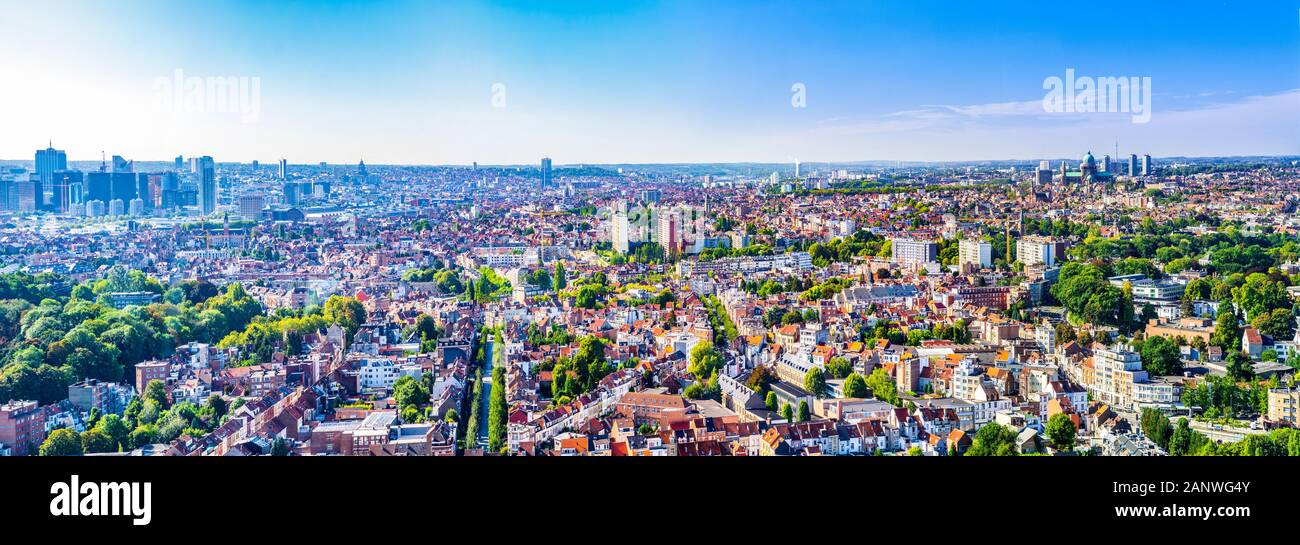 Burssels paysage urbain, grand panorama de la capitale de la Belgique le jour ensoleillé de l'été Banque D'Images