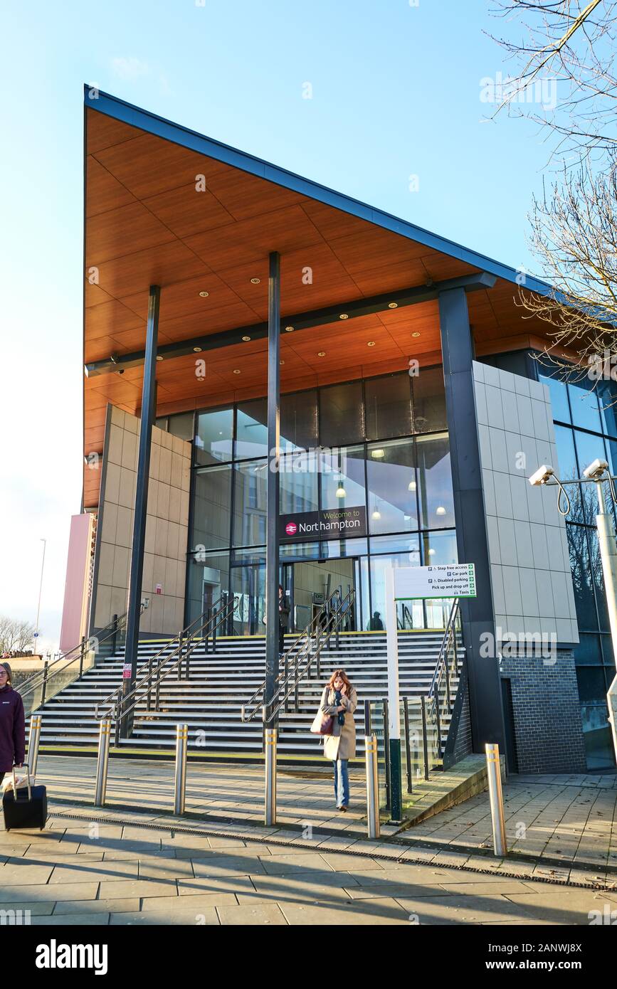 Entrée de la gare de Northampton, en Angleterre. Banque D'Images