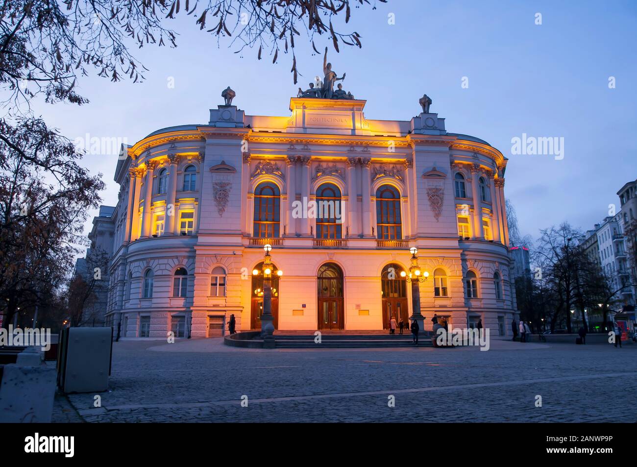 Université de technologie de Varsovie, Politechnika w Warszawie la nuit Banque D'Images