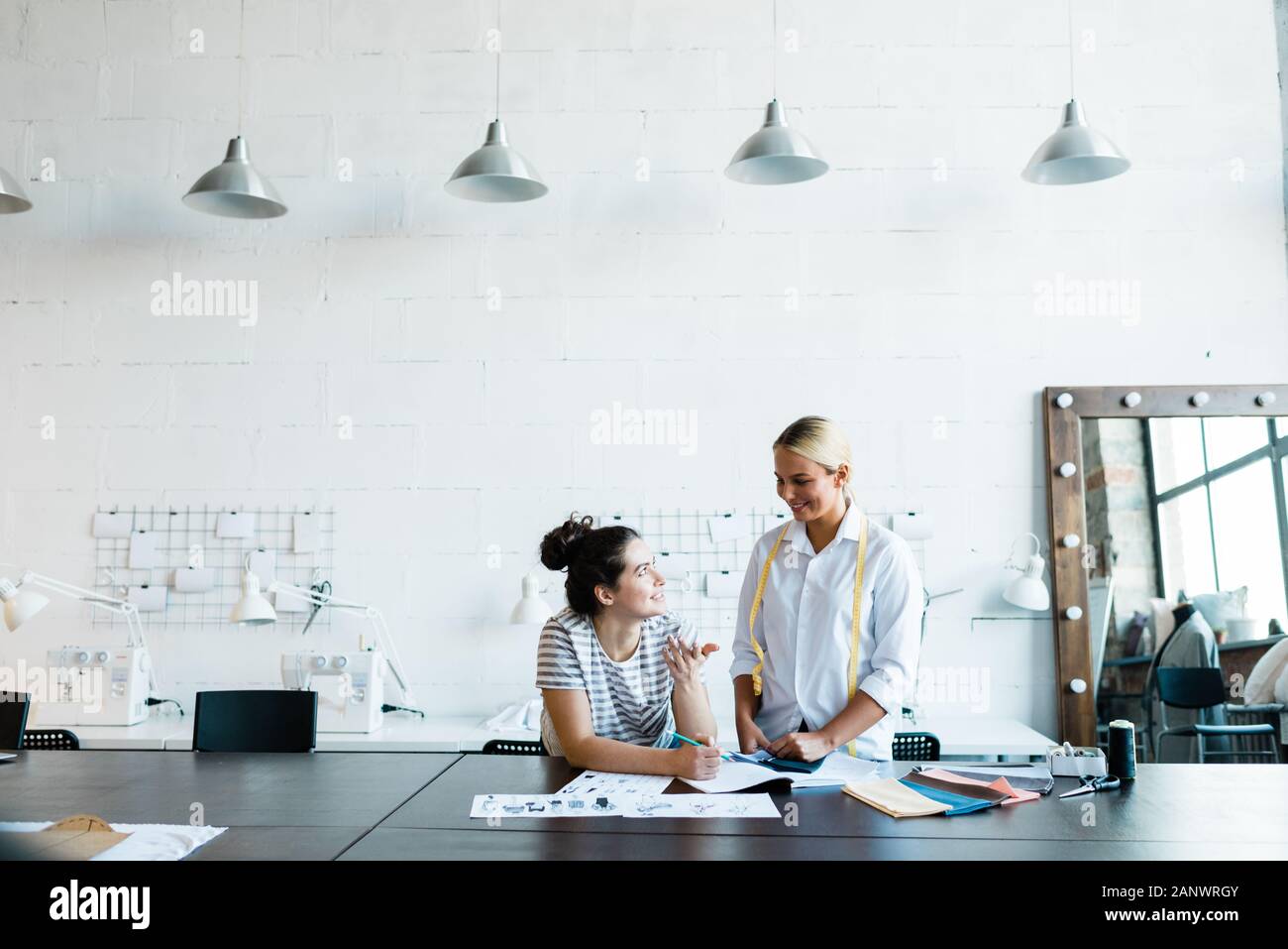 Vêtements de mode couture Banque D'Images