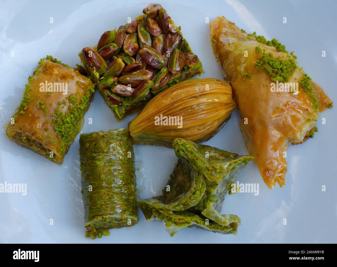 Baklava Turc Aux Pistaches Dessert Turc Traditionnel Antep Baklava Sur Fond Blanc Sobiyet Sobiyet A La Pistache Creme Pistache Wr Photo Stock Alamy Baklava Turc Aux Pistaches Dessert Turc Traditionnel Antep Baklava Sur Fond Blanc Sobiyet Sobiyet A La Pistache Creme Pistache Wr Photo Stock Alamy