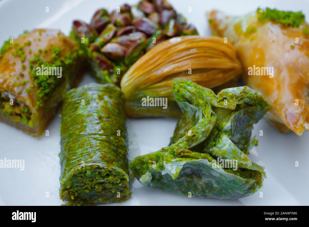 Baklava Turc Aux Pistaches Dessert Turc Traditionnel Antep Baklava Sur Fond Blanc Sobiyet Sobiyet A La Pistache Creme Pistache Wr Photo Stock Alamy Baklava Turc Aux Pistaches Dessert Turc Traditionnel Antep Baklava Sur Fond Blanc Sobiyet Sobiyet A La Pistache Creme Pistache Wr Photo Stock Alamy