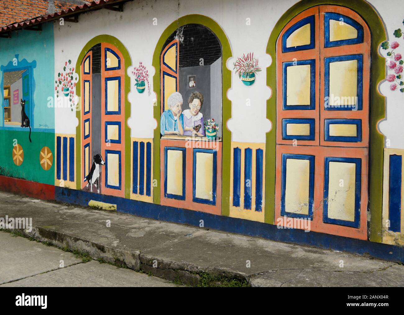 Murale colorée peinte sur l'extérieur du bâtiment dans le Quindio, Pijao Colombie, Ministère Banque D'Images