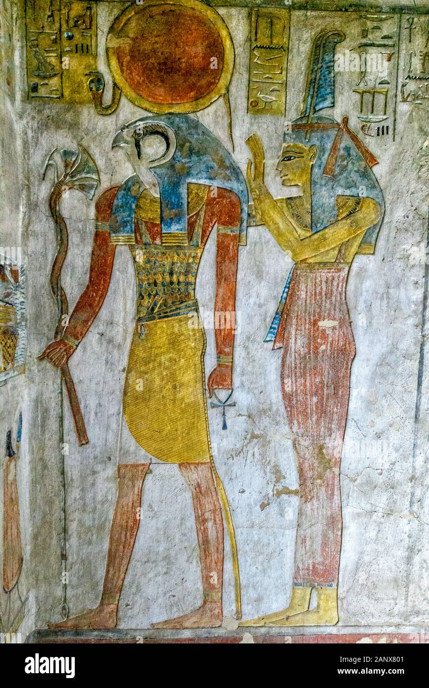 Peintures du Dieu égyptien Ra et de la Déesse Maat dans l'antéchambre de kV 14, la tombe de Tausert et Setnakht dans la vallée des rois Banque D'Images