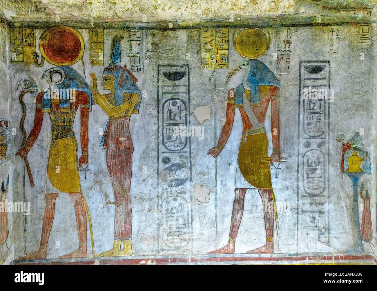 Divinités de l'Antechamber de kV 14 montrant les dieux égyptiens Ra et Thoth avec Maat dans la tombe de Tausert et Setnakht dans la vallée des rois Banque D'Images