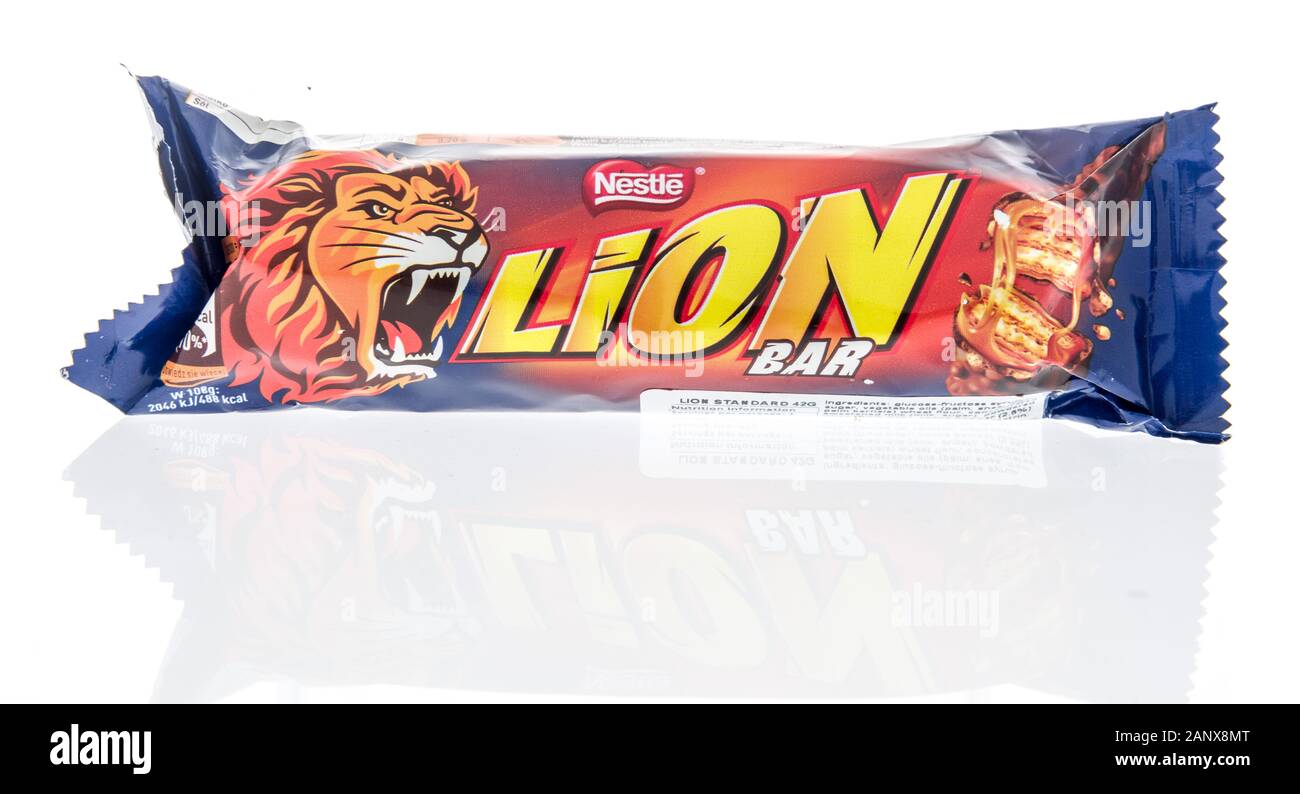 Winneconne, WI - 14 janvier 2019 : un paquet de Nestle Lion bar snack sur un fond isolé Banque D'Images