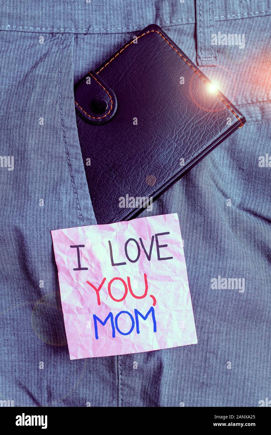 Signe Texte Montrant Je T Aime Maman Texte Photo D Affaires Message D Amour Sentiments D Affection Chaleureuse Petite Declaration Peu Wallet Inside Man Trou Photo Stock Alamy