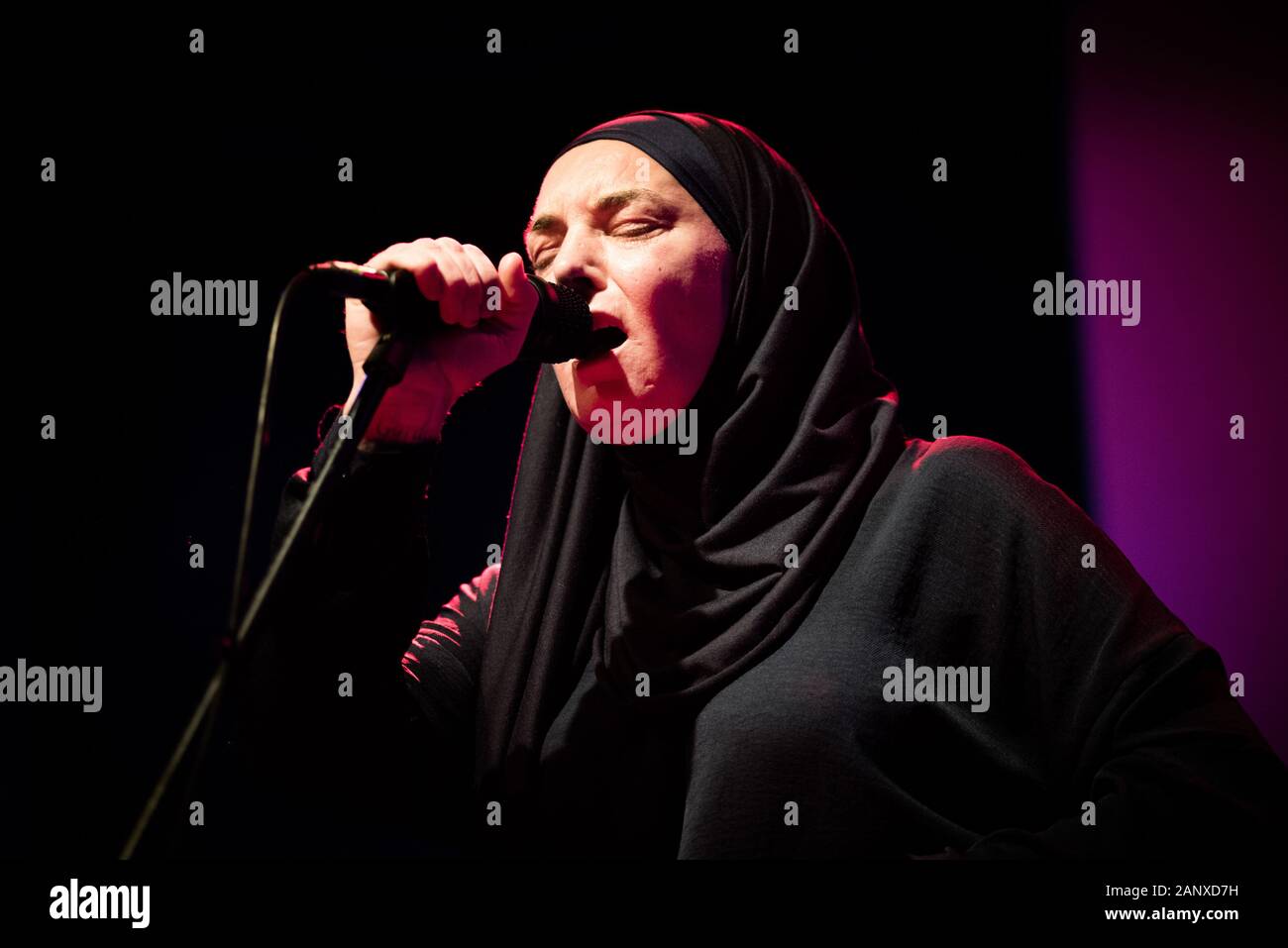 Torino, Italie. 19 Jan, 2020. La chanteuse et compositrice irlandaise Sinead O'Connor joue live à Hiroshima Mon Amour à Turin, Italie, le 19 janvier 2020 (Photo par Alessandro Bosio/Pacific Press) Credit : Pacific Press Agency/Alamy Live News Banque D'Images