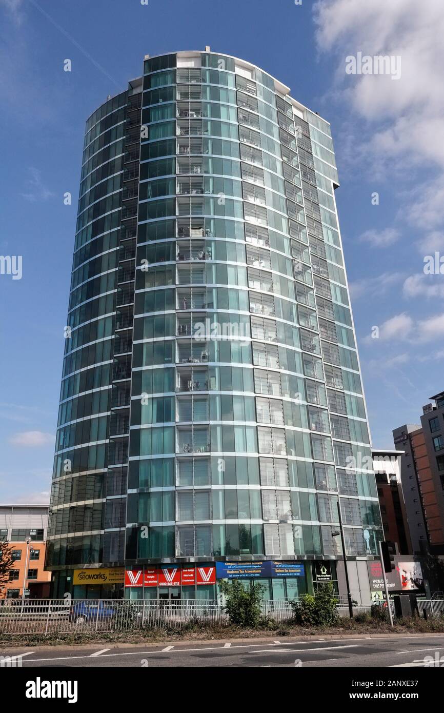 Velocity Tower Apartment Block dans le centre-ville de Sheffield Angleterre Royaume-Uni, bloc de logement moderne, bâtiment à façade en verre, architecture résidentielle de grande hauteur Banque D'Images