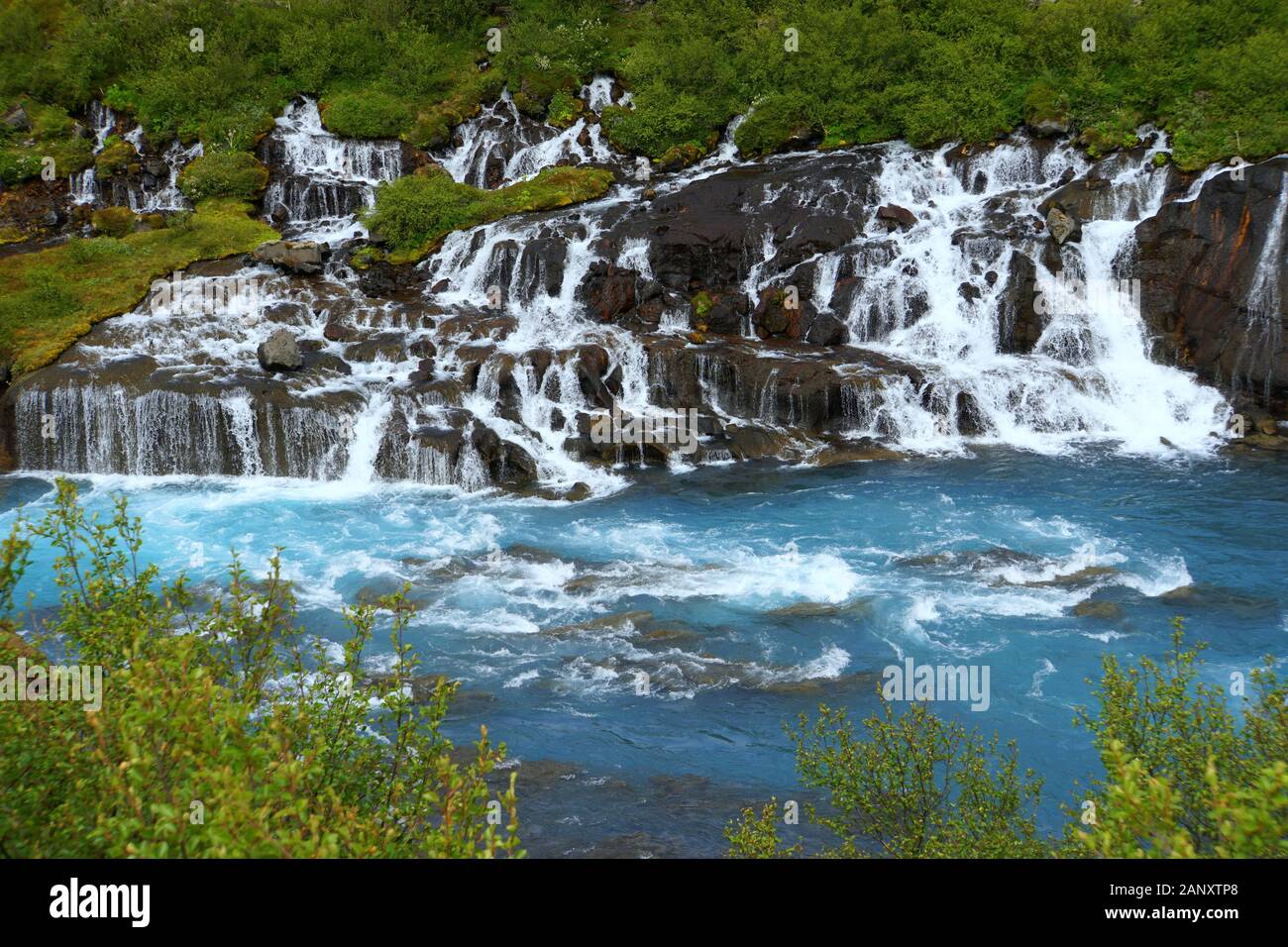Belles cascades bleues de Barnafoss dans l'ouest de l'Islande Banque D'Images