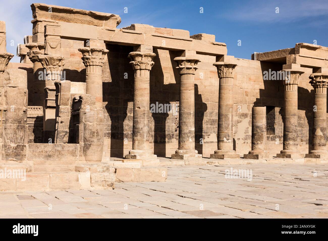 Colonnade Du Temple D'Isis Philae, Aussi Temple De Philae, Ile D'Agilkia Dans Le Lac Nasser, Assouan, Egypte, Afrique Du Nord, Afrique Banque D'Images