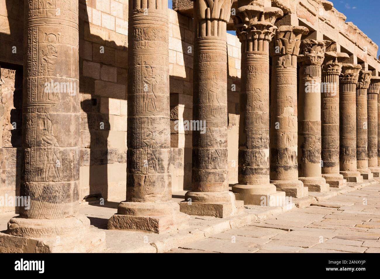 Colonnade Du Temple D'Isis Philae, Aussi Temple De Philae, Ile D'Agilkia Dans Le Lac Nasser, Assouan, Egypte, Afrique Du Nord, Afrique Banque D'Images
