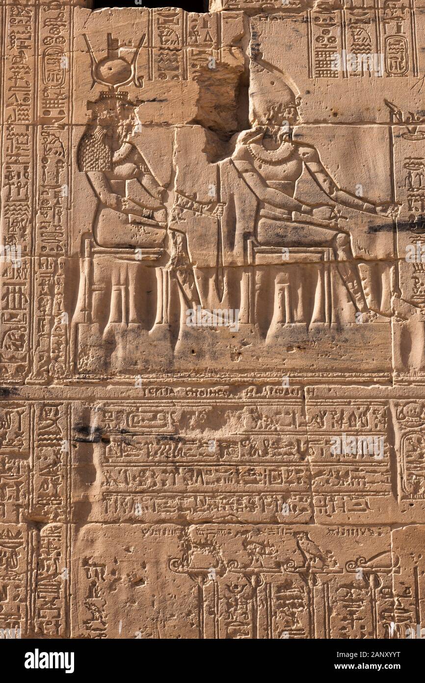 Relief et inscription du Temple d'Isis Philae, aussi Temple de la Philae, Ile d'Agilkia au lac Nasser, Assouan, Egypte, Afrique du Nord, Afrique Banque D'Images