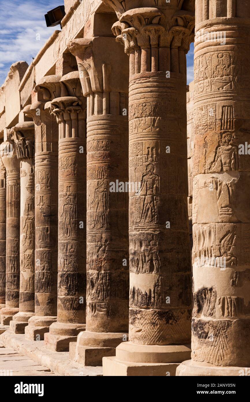 Colonnade Du Temple D'Isis Philae, Aussi Temple De Philae, Ile D'Agilkia Dans Le Lac Nasser, Assouan, Egypte, Afrique Du Nord, Afrique Banque D'Images