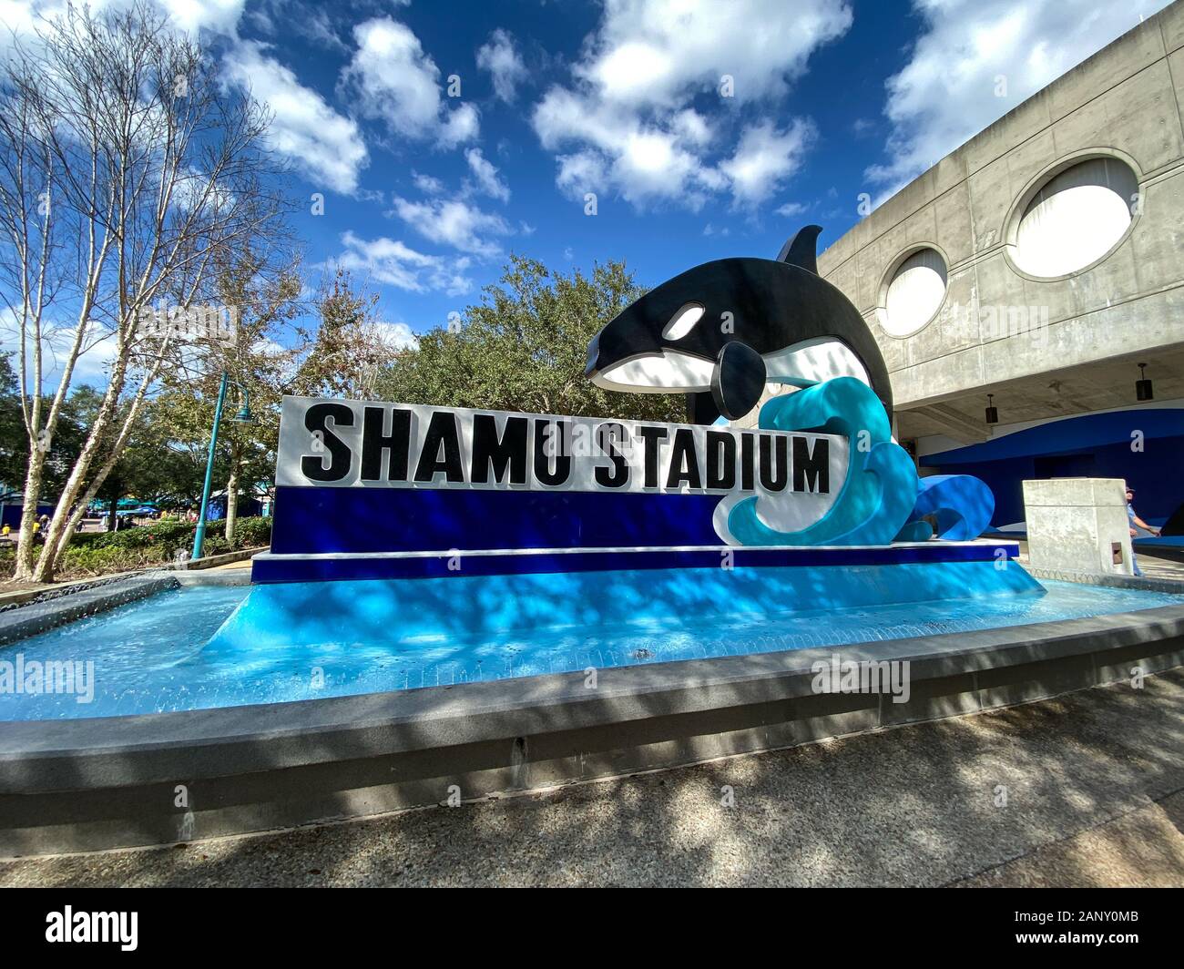 Orlando, FL/USA-1/17/20 : Le Shamu Stadium affiche à l'extérieur de l'amphithéâtre à SeaWorld Orlando, Floride. Banque D'Images