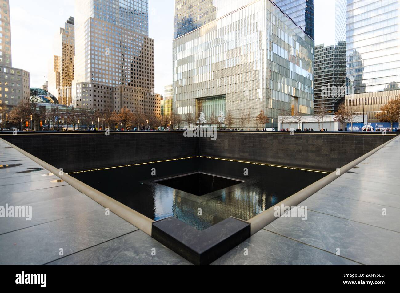 11 septembre 9/11 Memorial Infinity Waterfall Pool par le World Trade Center à New York City Banque D'Images