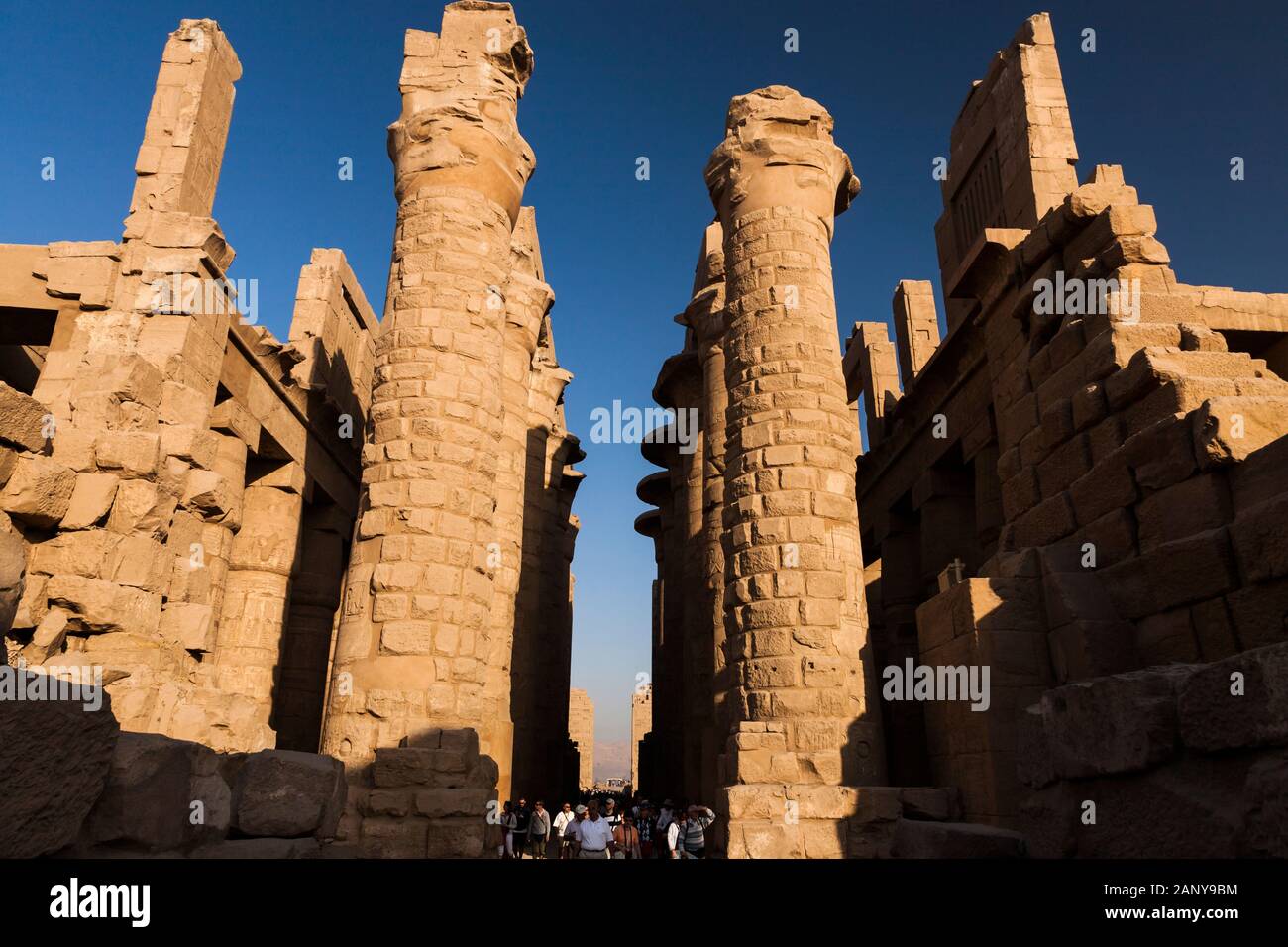 Colonnade De La Grande Salle Hypostyle, Temple Karnak, Louxor, Egypte, Afrique Du Nord Banque D'Images