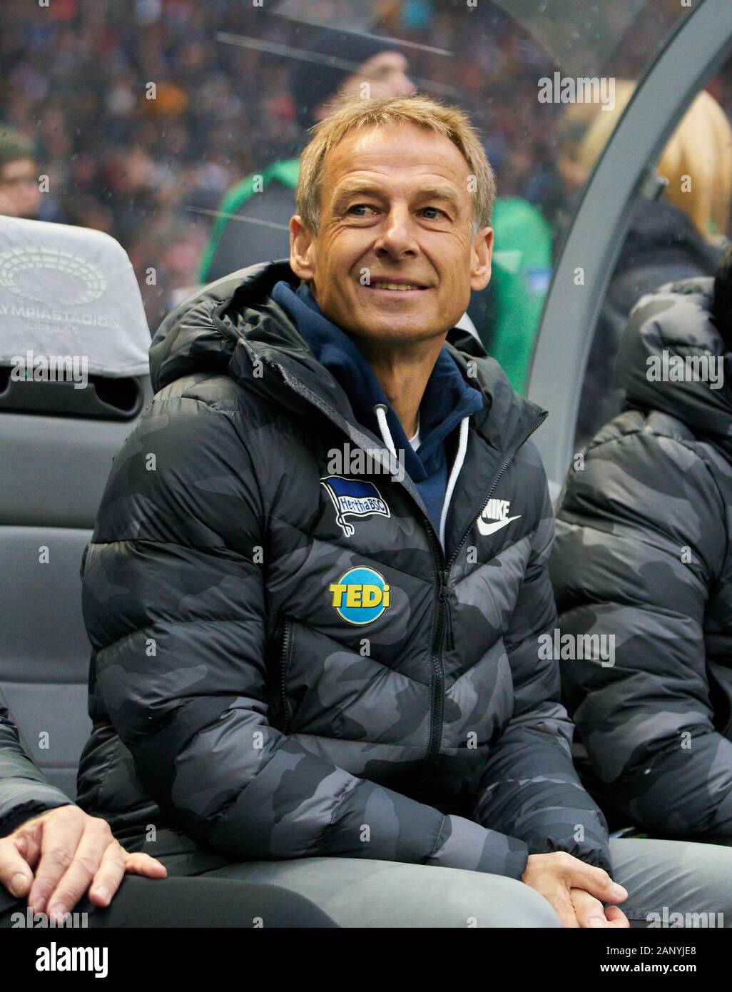 Berlin-Munich Football , Berlin, Jan 19, 2020. Jürgen Klinsmann, headcoach Hertha, team manager, Hertha BSC Berlin - FC BAYERN MUNICH 0-4 - DFL RÈGLEMENT INTERDIT TOUTE UTILISATION DES PHOTOGRAPHIES comme des séquences d'images et/ou quasi-vidéo - 1.ligue de soccer allemand , Berlin, 19 janvier 2020. Saison 2019/2020, journée 18, © Peter Schatz / Alamy Live News Banque D'Images