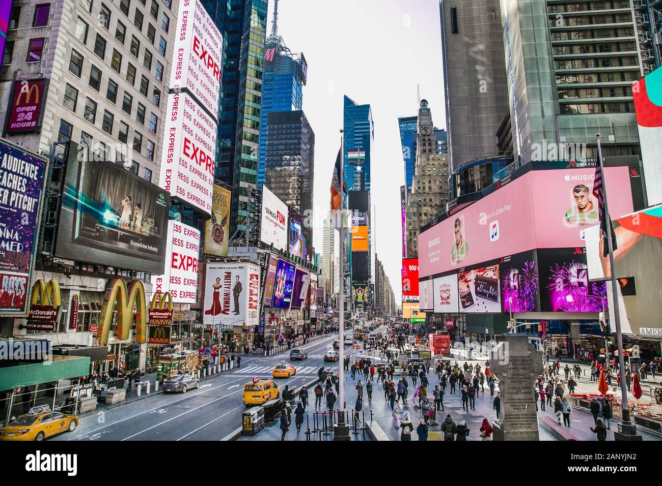 La ville de New York, Usa-Jan 13, 2019 : Times Square, les théâtres de Broadway avec LED et des signes, est un symbole de la ville de New York, Manhattan. La ville de New York. Banque D'Images