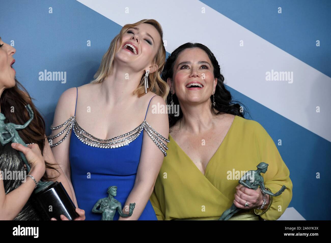 Los Angeles, Californie, USA. 19Th Jul 2020. Rachel Brosnahan Alex Borstein durant la 26e assemblée annuelle des Screen Actors Guild Awards Au Shrine Auditorium le 19 janvier 2020 à Los Angeles, Californie. (Photo par Sthanlee B. Mirador/Sipa USA) Crédit : Sipa USA/Alamy Live News Banque D'Images