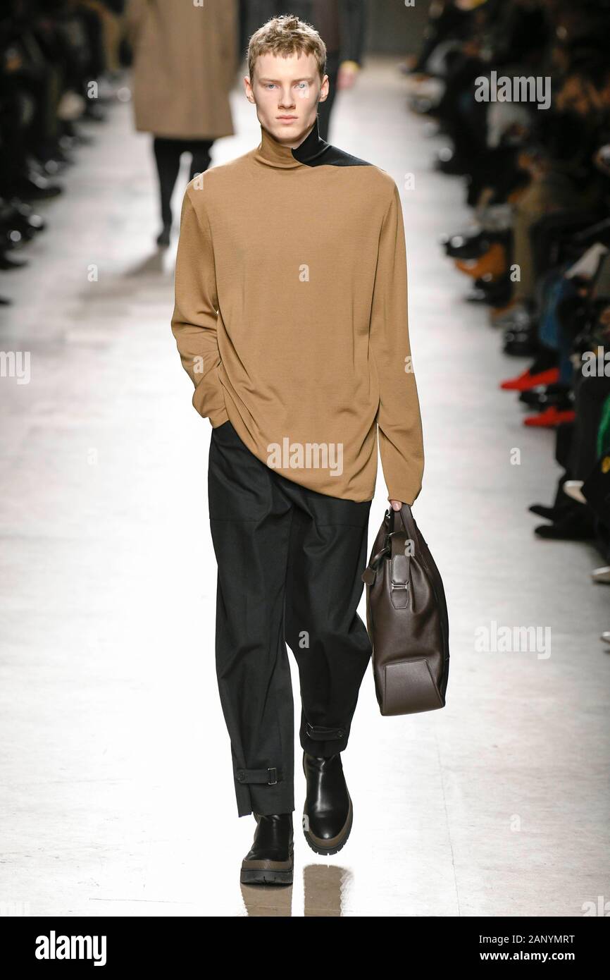 HERMES FW20 piste pendant la Fashion Week de Paris Carnet d'hommes Janvier 2020 - Paris, France 18/01/2020 | Le monde d'utilisation Banque D'Images