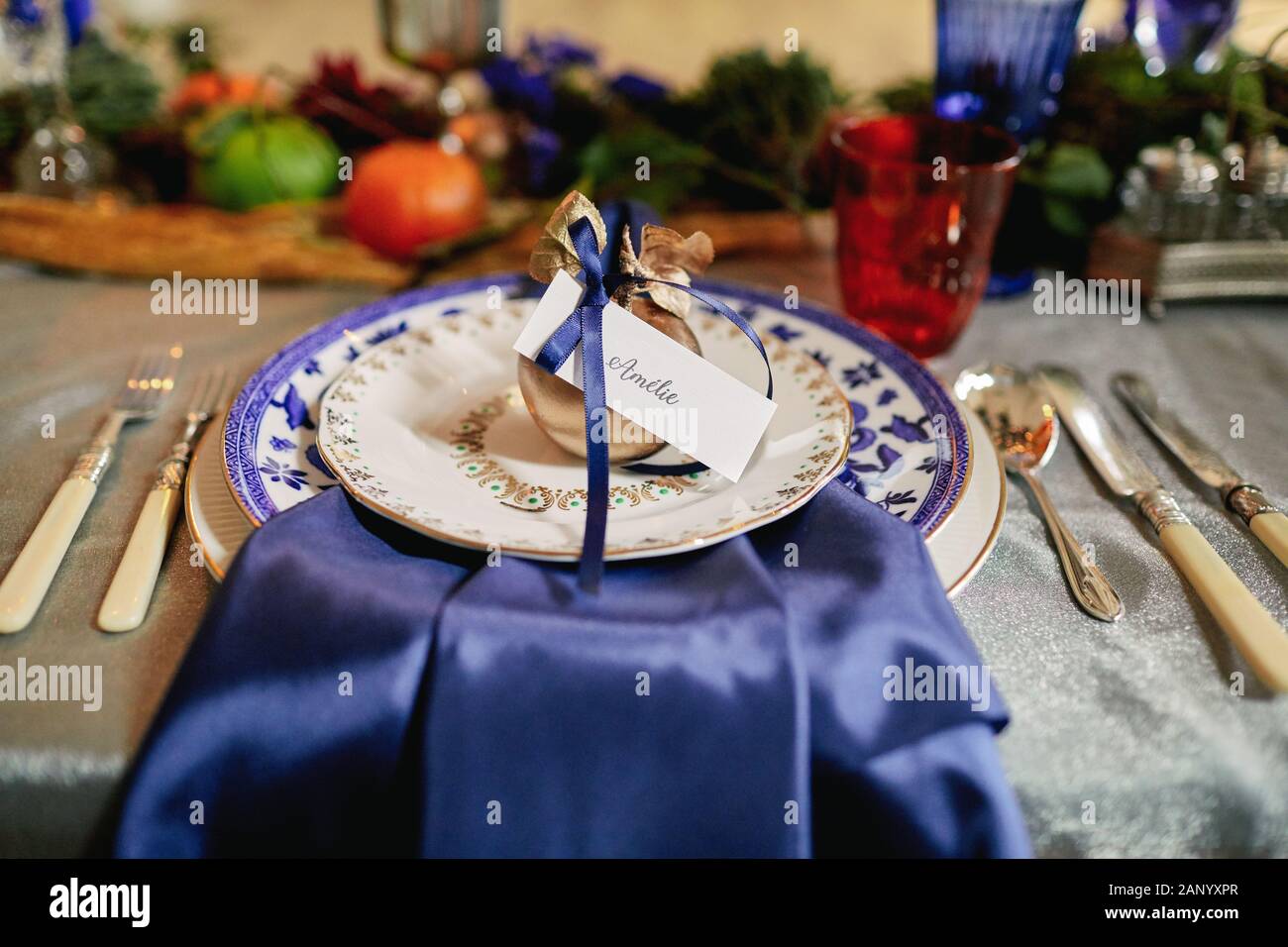 Réception de mariage colorée tablescape. Banque D'Images