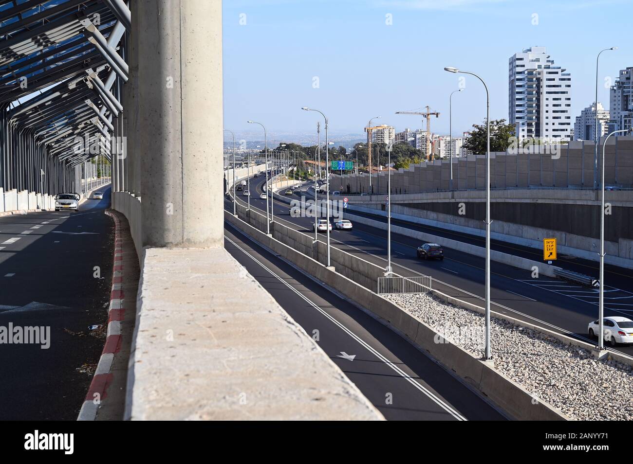 L'autoroute à Kfar Saba, Israël Banque D'Images