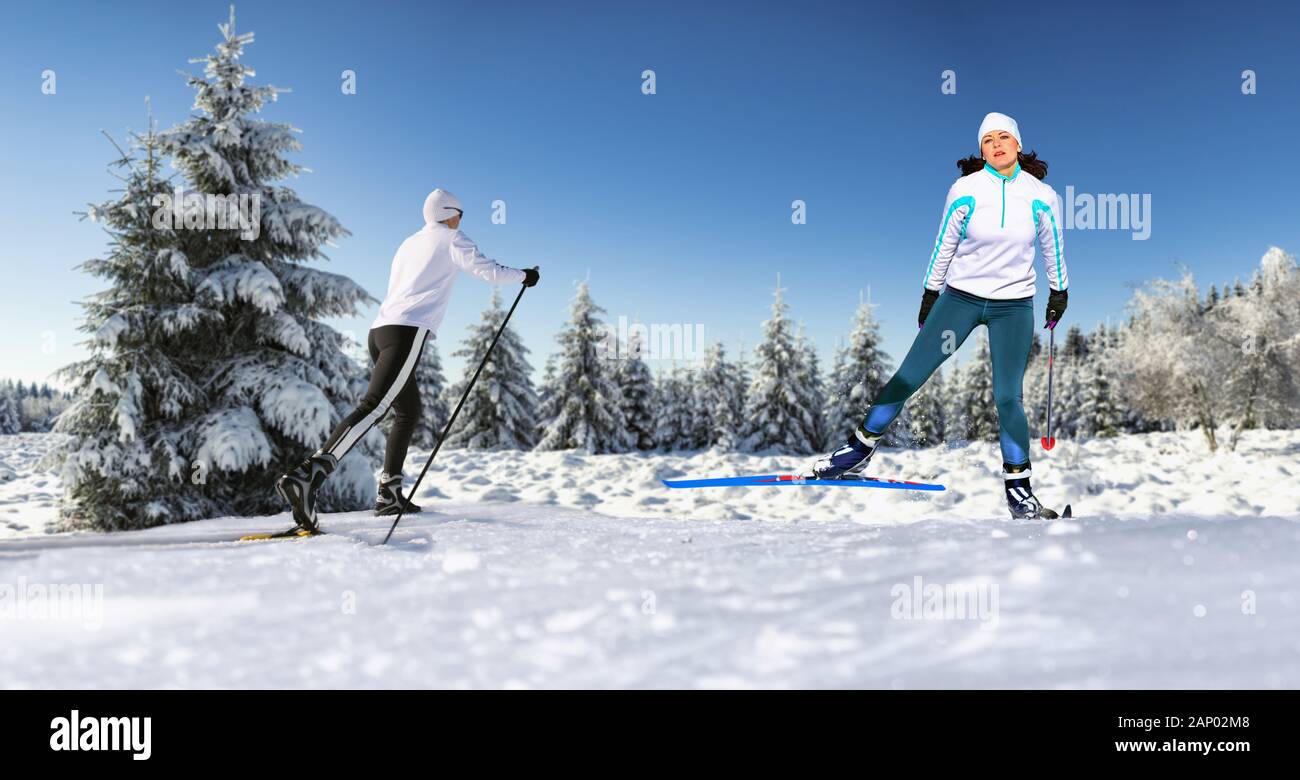 Une femme à ski de fond ou ski de tournant dans la forêt d'hiver Banque D'Images