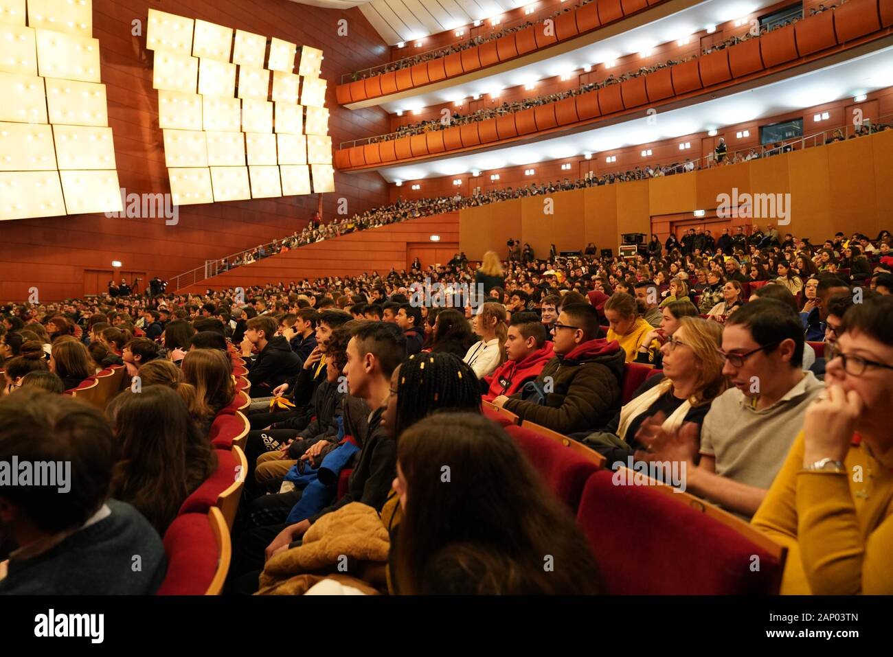 Teatro Arcimboldi, pour le Memorial Day, témoignage de Liliana Segre pour 2000 enfants de l'école (Duilio Piaggesi/Fotogramma, Milan - 2020-01-20) p.s. la foto e' utilizzabile nel rispetto del contesto dans cui e' stata scattata, e senza intento del diffamatorio decoro delle persone rappresentate Banque D'Images