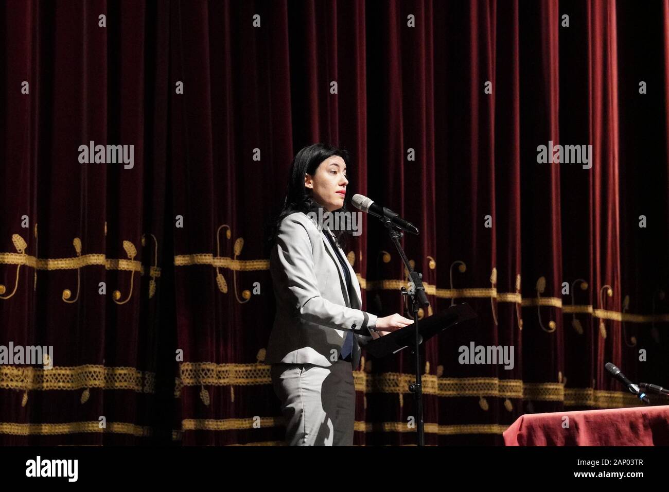 Teatro Arcimboldi, pour la Journée du souvenir de l'Holocauste, témoignage de Liliana Segre pour 2000 enfants de l'école le ministre de l'éducation avec Lucia Azzolina (Duilio Piaggesi/Fotogramma, Milan - 2020-01-20) p.s. la foto e' utilizzabile nel rispetto del contesto dans cui e' stata scattata, e senza intento del diffamatorio decoro delle persone rappresentate Banque D'Images