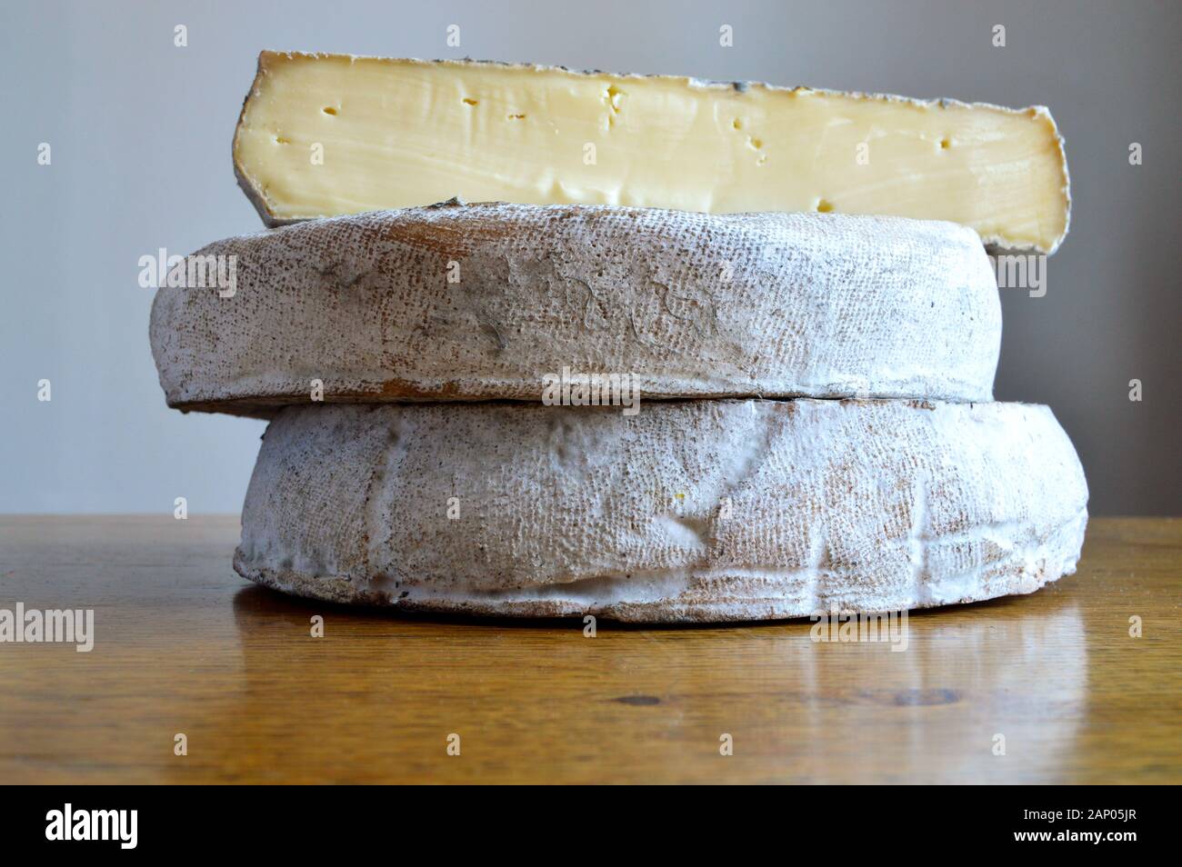 Fromages d'Auvergne, Saint Nectaire, c'est fromages de montagne. Banque D'Images