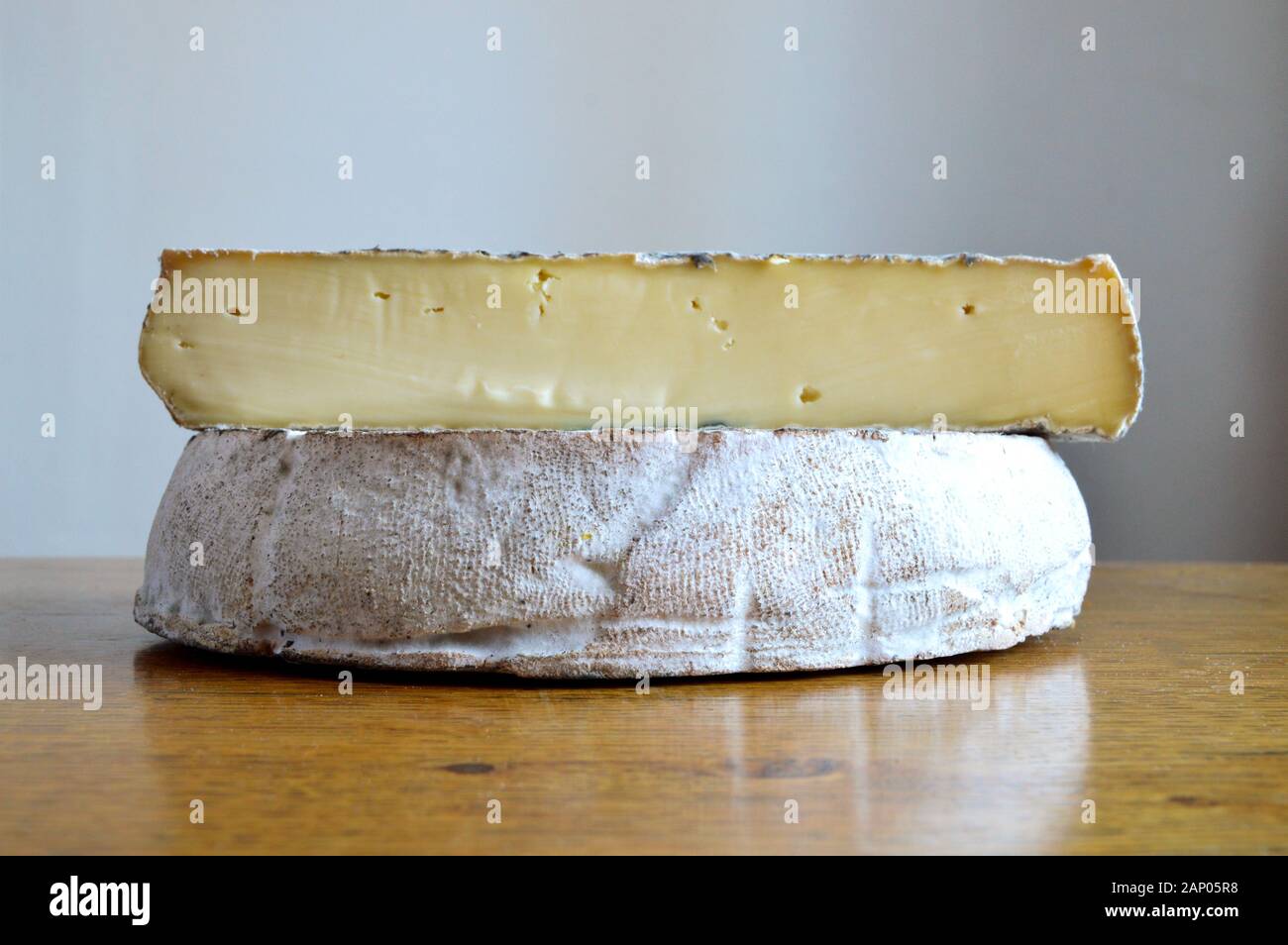 Fromages d'Auvergne, Saint Nectaire, c'est fromages de montagne. Banque D'Images