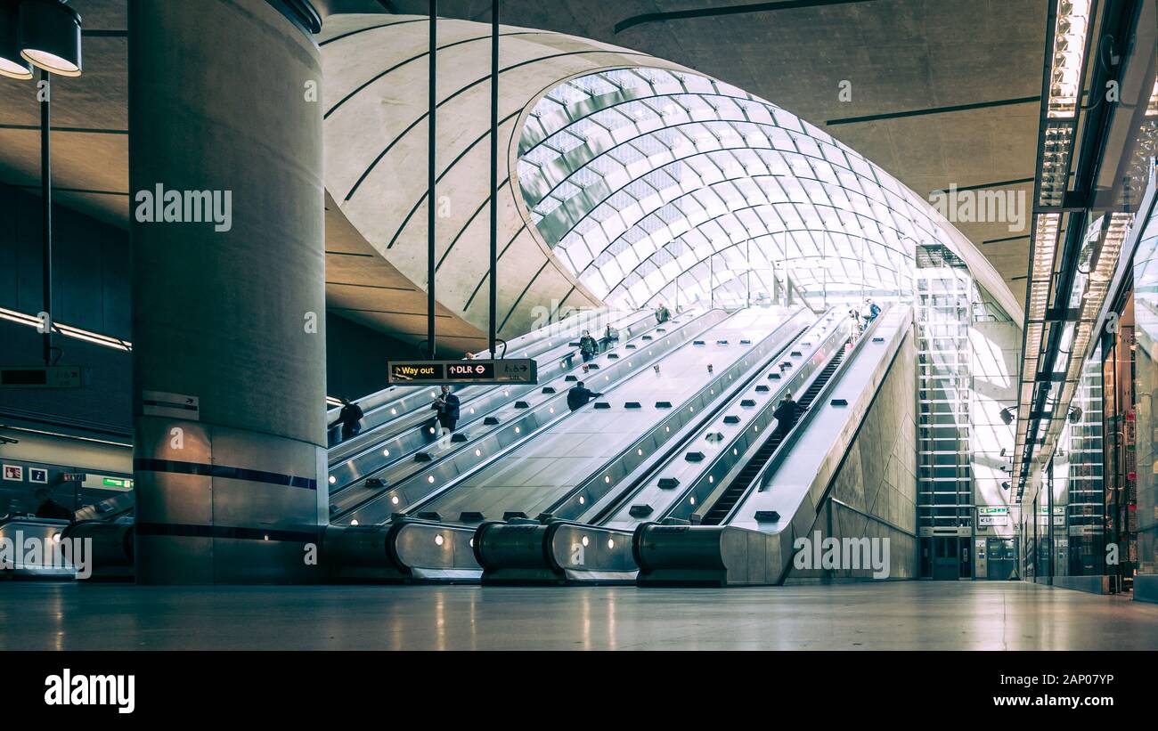 Station de métro Canary Wharf située dans le quartier des affaires des Docklands à Londres. Banque D'Images