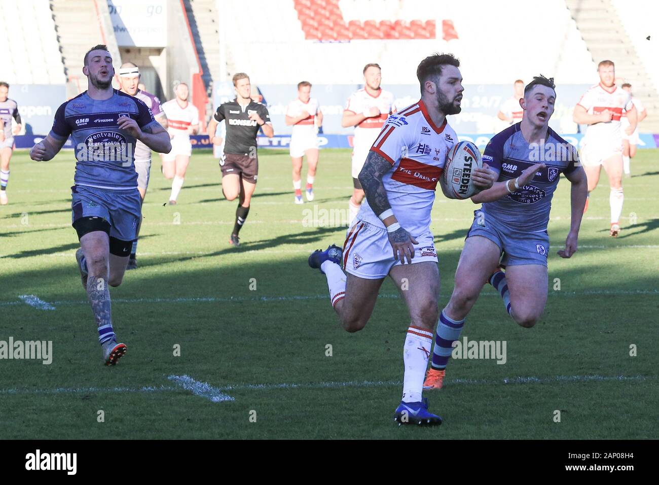 19 janvier 2020, Hull College Craven Park, Kingston Upon Hull, Angleterre ; Rugby League pré saison, Hull Kingston Rovers v Featherstone Rovers : Dague (19) de Hull KR brise les Featherstone Crédit défense : David Greaves/News Images Banque D'Images
