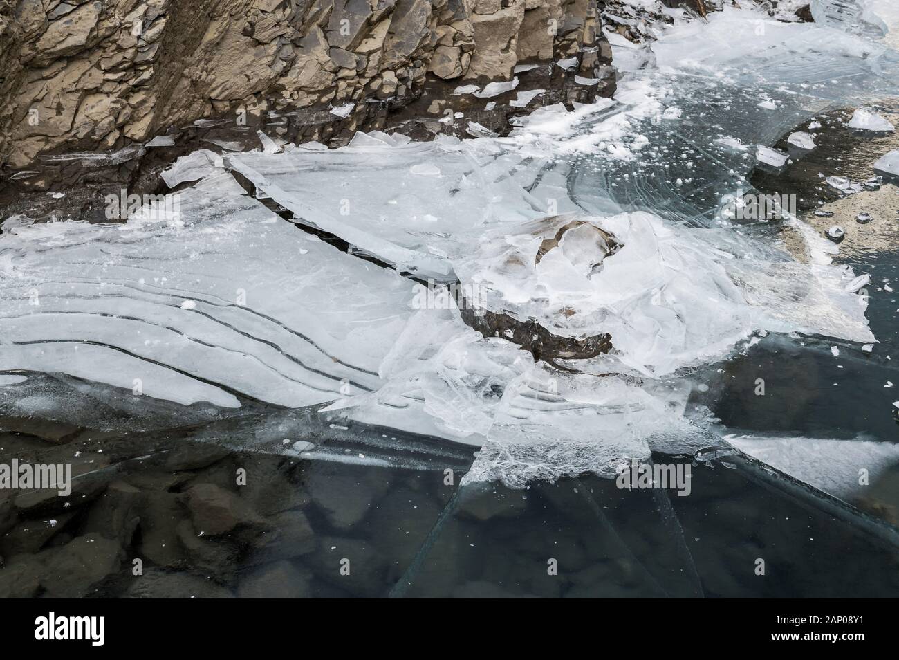 Structures de la glace de lac gelé dans les Alpes Bernoises l'Oeschinensee Banque D'Images