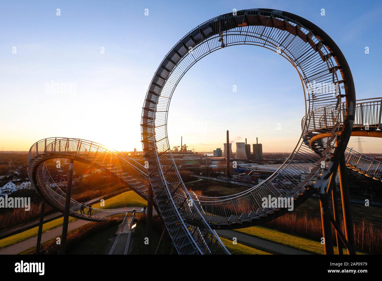 Duisburg, Ruhr, Rhénanie du Nord-Westphalie, Allemagne - tigre et tortue - Magic Mountain est un modèle d'une montagne russe, le grand sculptu Banque D'Images
