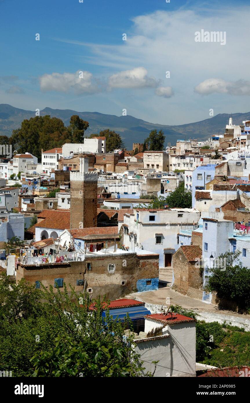 Ou Panorama vue panoramique sur les toits de la vieille ville de Chefchaouen au Maroc Banque D'Images