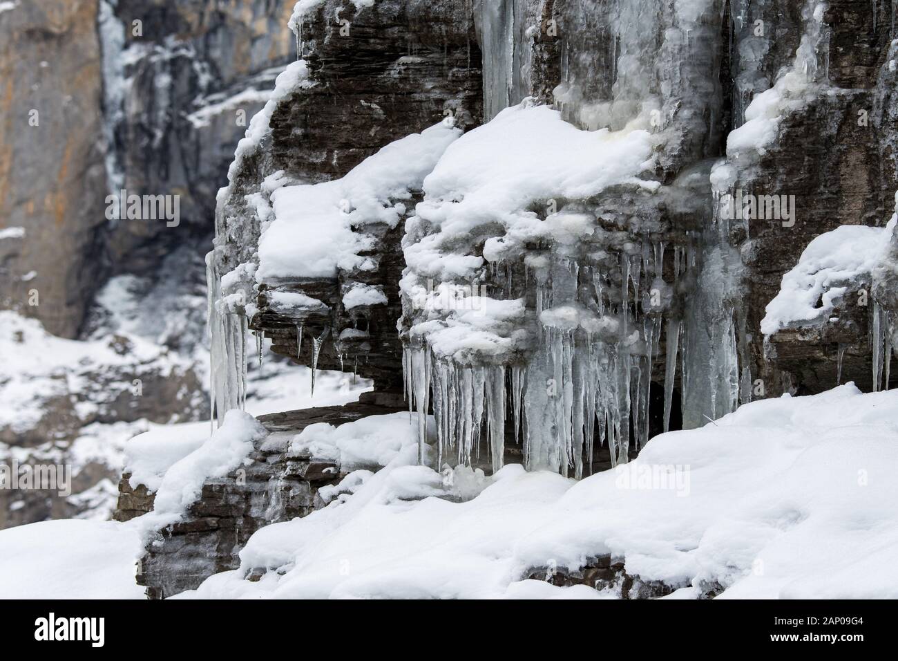 Les glaçons au bord du lac de l'Oeschinensee Banque D'Images