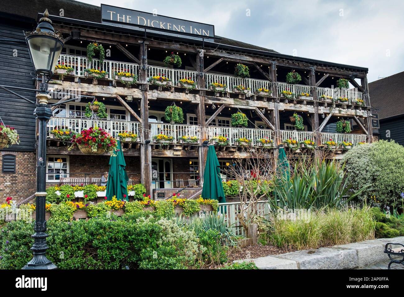 Le Dickens Inn à St Katherines quai à Wapping à Londres. Banque D'Images