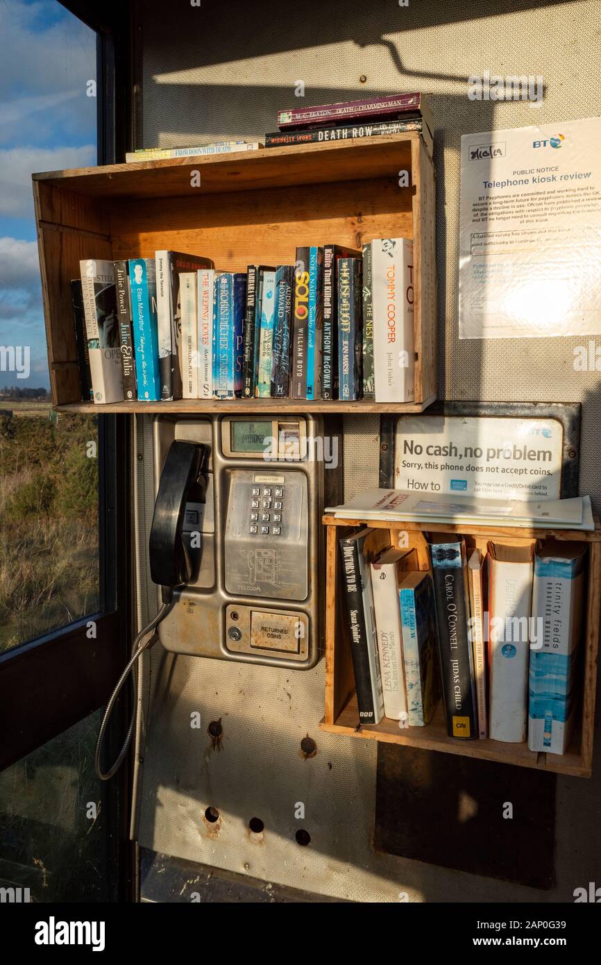 Téléphone payant British Telecom utilisé comme bibliothèque Banque D'Images